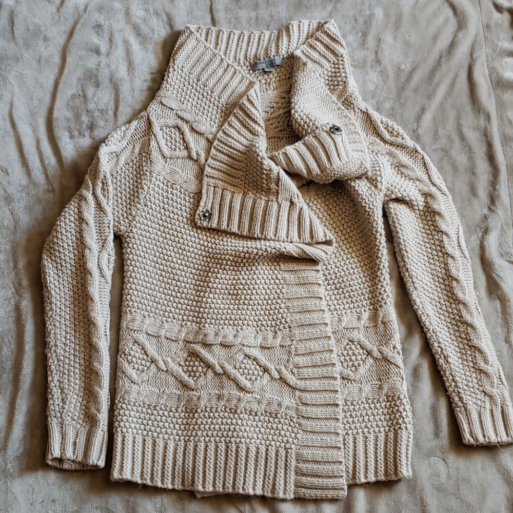 Cardigan/ sweater
